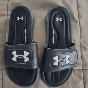 Youth size 5Y UA Slides